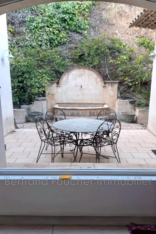 Maison - 1 413 m² - 5 pièces