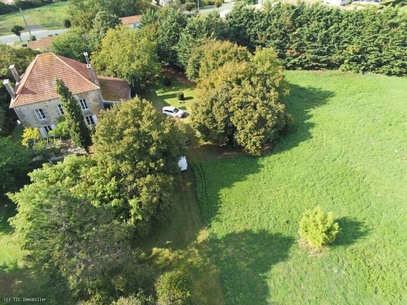 Maison - 230 m² - 8 pièces