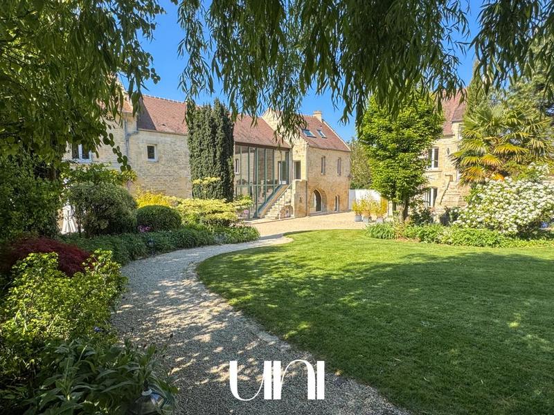 Maison - 305 m² - 11 pièces