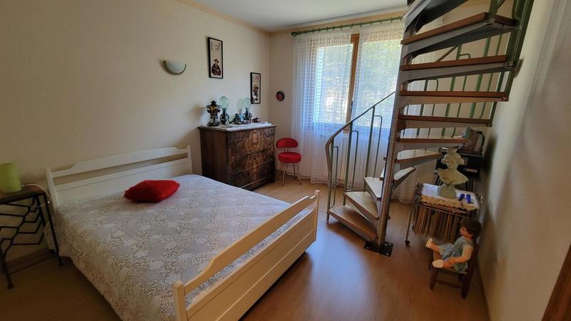 Maison - 241 m² - 6 pièces