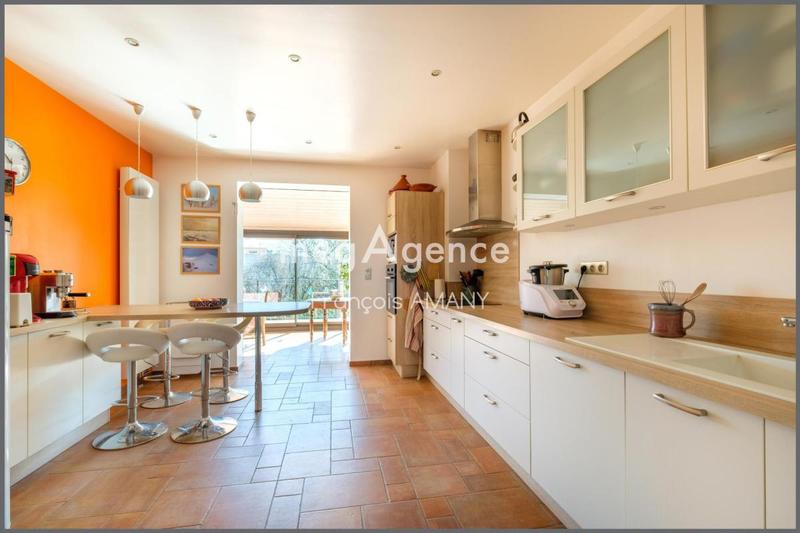 Maison - 200 m² - 6 pièces