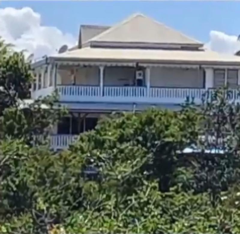 Maison - 450 m² - 9 pièces