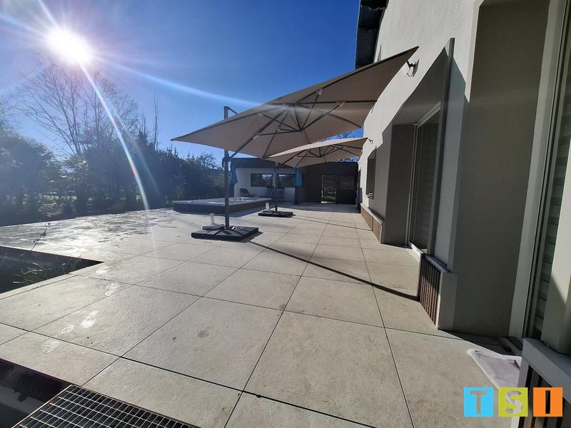 Maison - 263 m² - 8 pièces