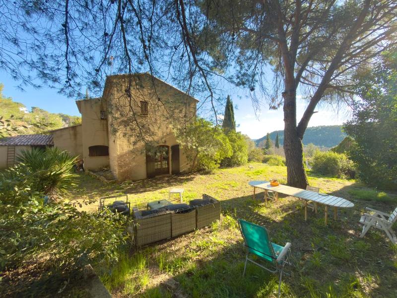 Propriété - 203 m² - 6 pièces