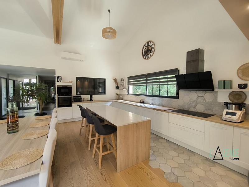 Maison contemporaine - 200 m² - 8 pièces