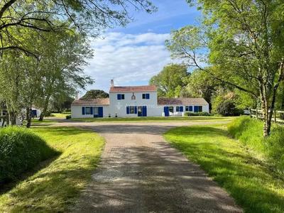 Maison - 200 m² - 11 pièces