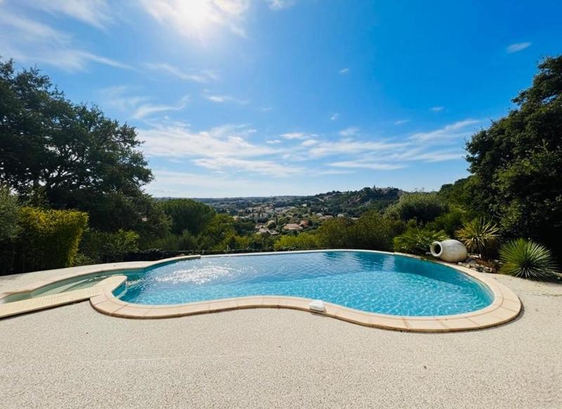 Maison - 202 m² - 6 pièces