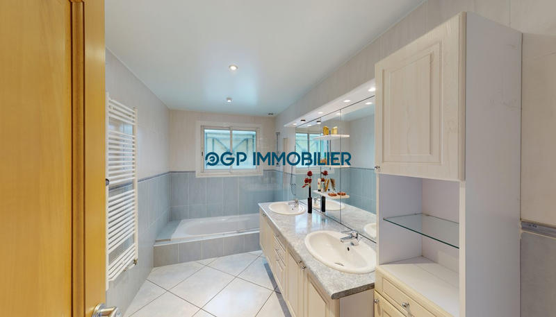 Maison - 196 m² - 4 pièces