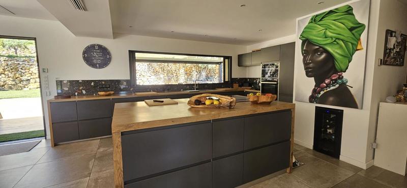 Maison - 230 m² - 8 pièces