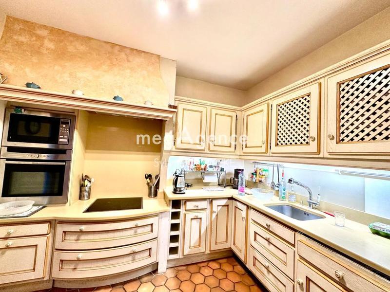 Corps de ferme - 270 m² - 8 pièces