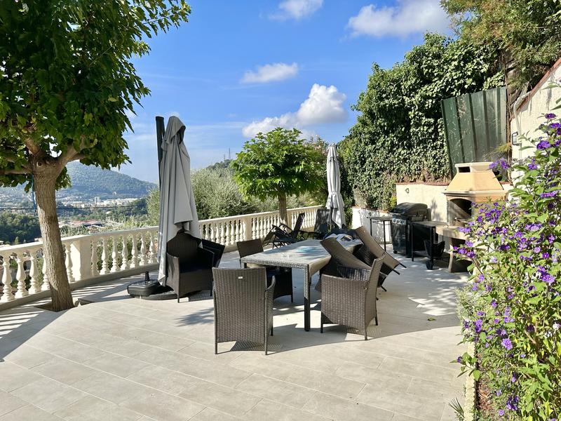 Maison - 216 m² - 7 pièces