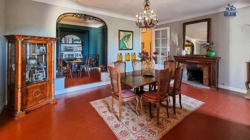 Maison - 377 m² - 12 pièces