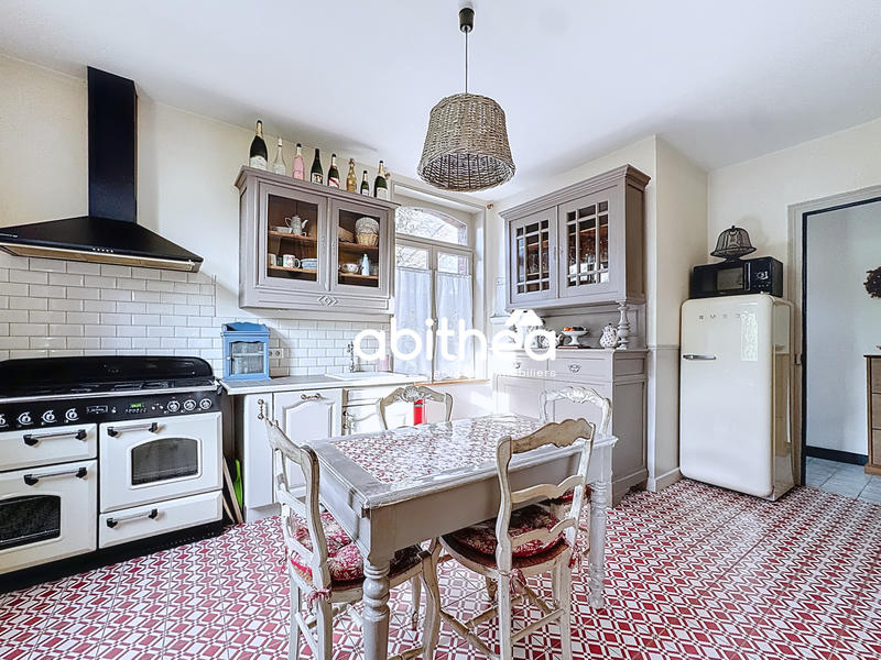 Propriété - 327 m² - 9 pièces