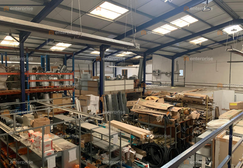 Local d'activité / Entrepôt - 1 300 m²