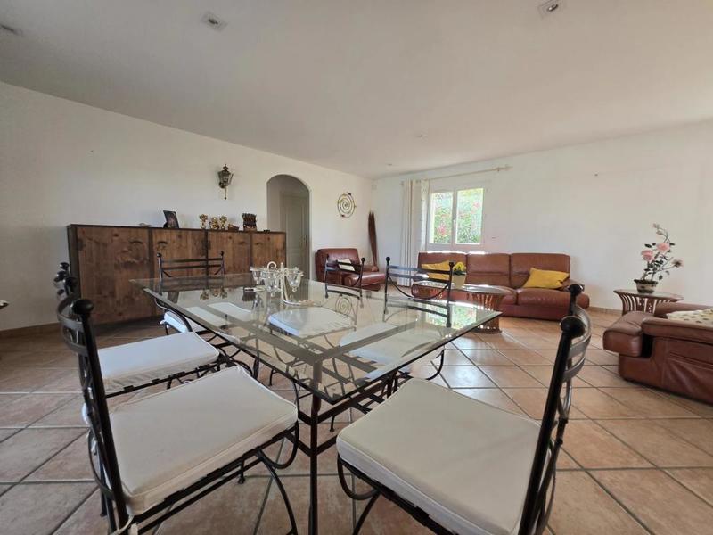 Villa - 240 m² - 6 pièces