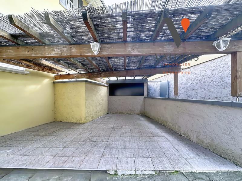 Local commercial - 216 m²