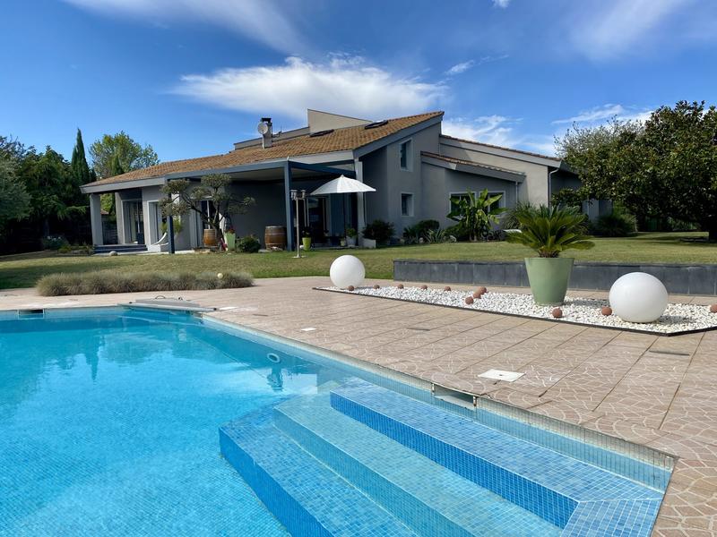 Maison contemporaine - 370 m² - 6 pièces