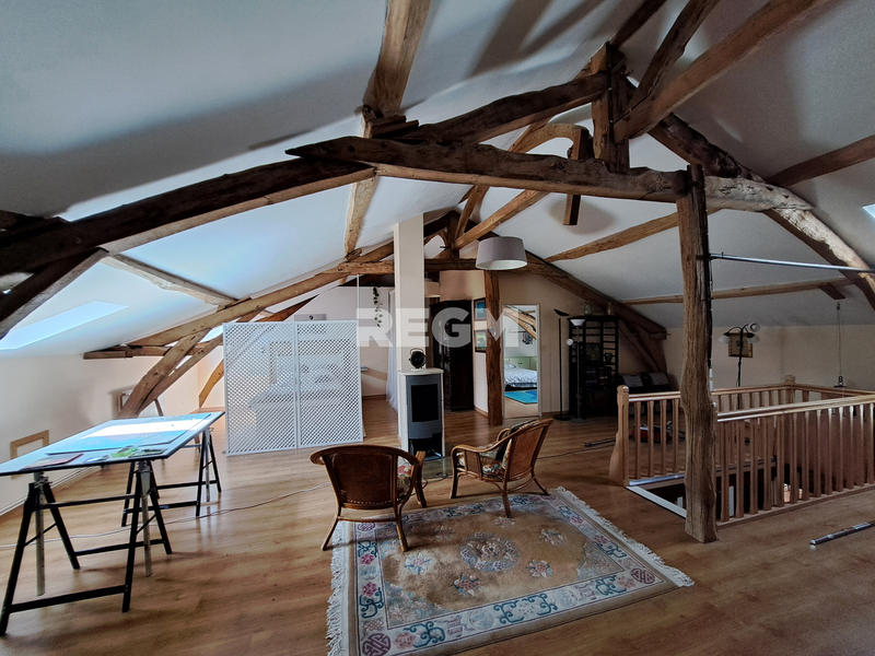 Maison - 264 m² - 9 pièces