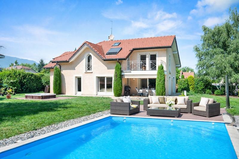 Maison - 220 m² - 7 pièces