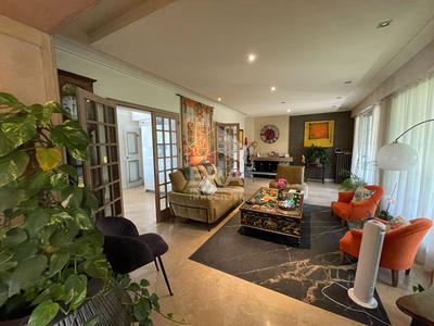 Maison - 224 m² - 7 pièces