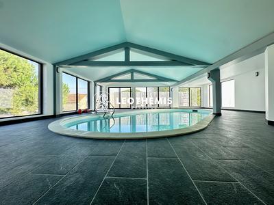 Villa - 397 m² - 9 pièces