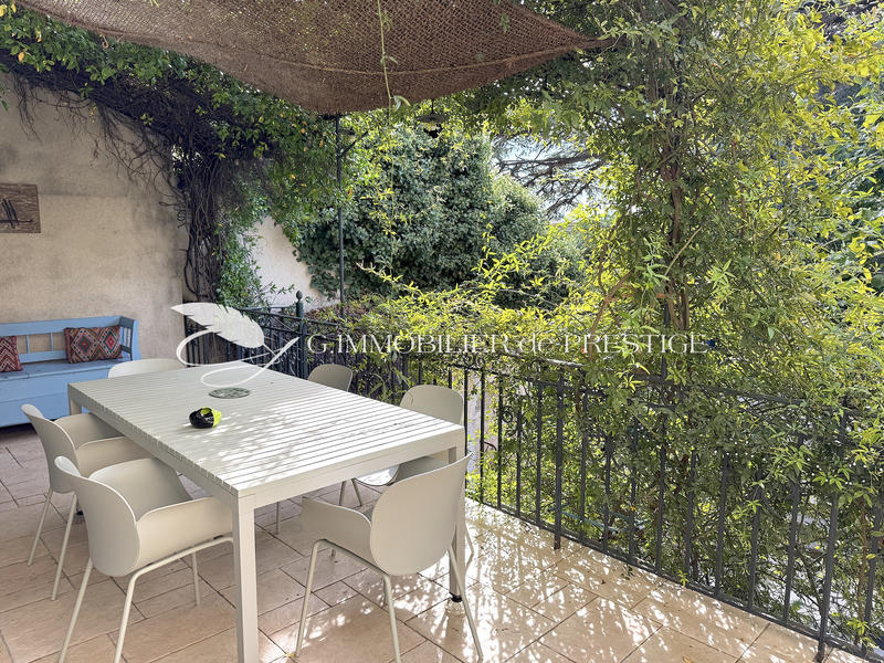 Maison - 285 m² - 11 pièces