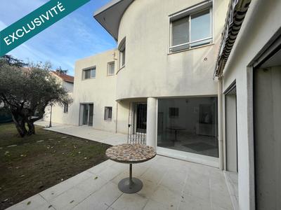 Maison - 180 m² - 9 pièces