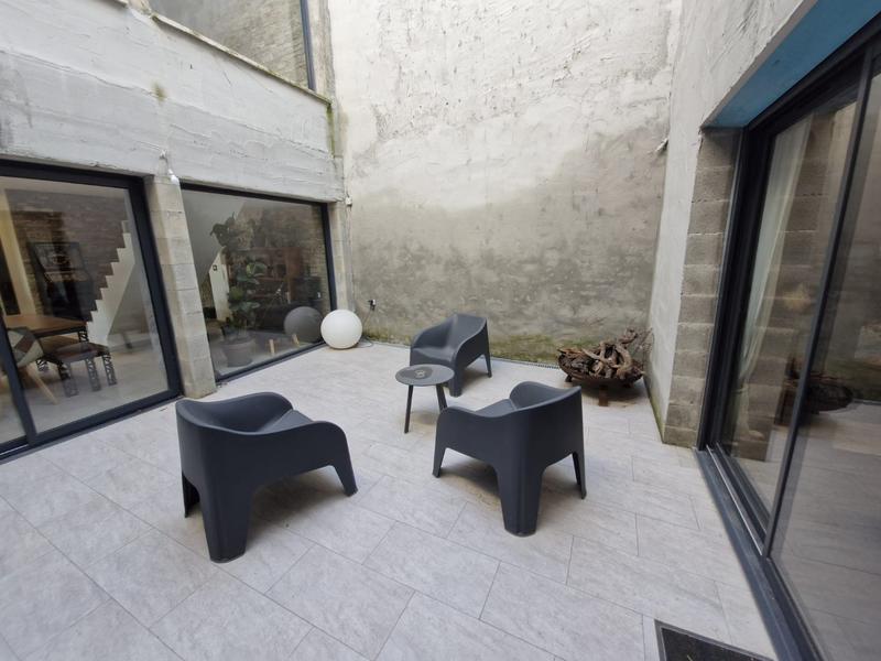 Maison - 256 m² - 9 pièces