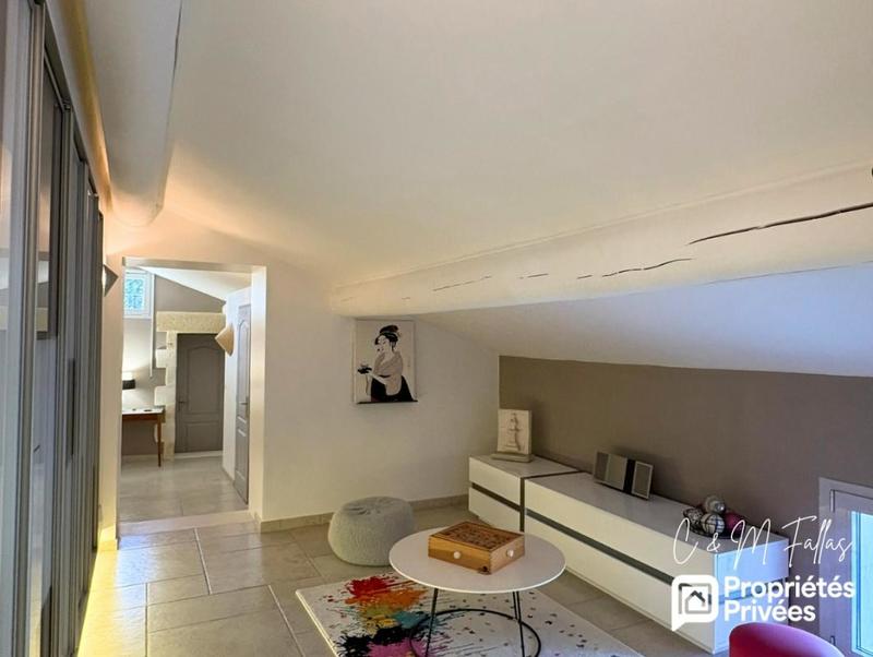 Demeure - 300 m² - 10 pièces