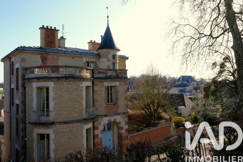 Maison - 470 m² - 13 pièces