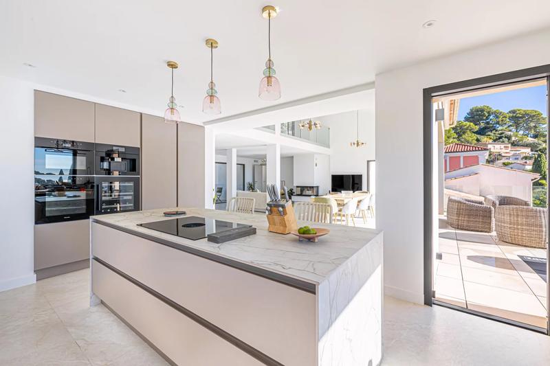 Maison - 375 m² - 10 pièces