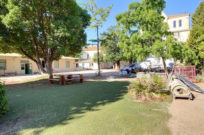 Propriété - 600 m² - 23 pièces