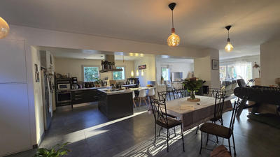 Maison - 248 m² - 7 pièces