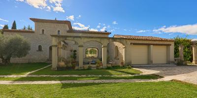 Maison - 255 m² - 6 pièces