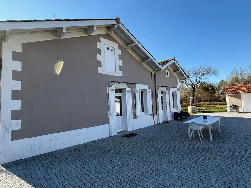 Maison - 211 m² - 8 pièces