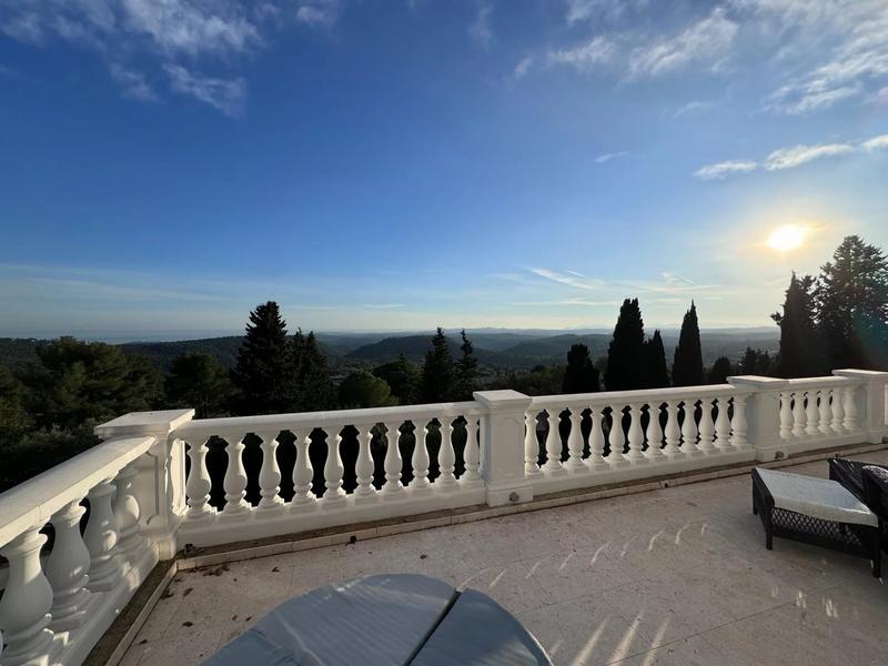 Villa - 385 m² - 11 pièces