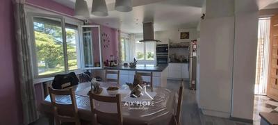 Maison - 180 m² - 4 pièces