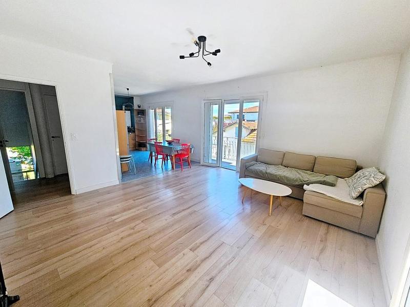 Appartement - 93 m² - 4 pièces