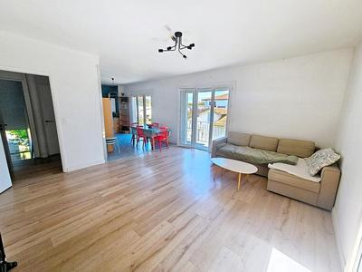 Appartement - 93 m² - 4 pièces