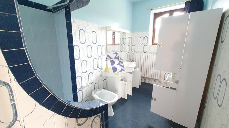 Maison - 221 m² - 9 pièces