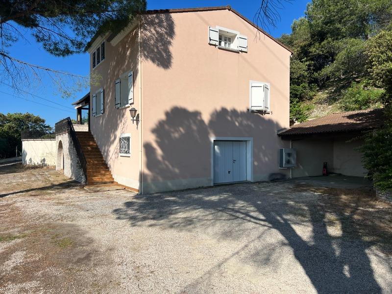 Maison - 260 m² - 6 pièces