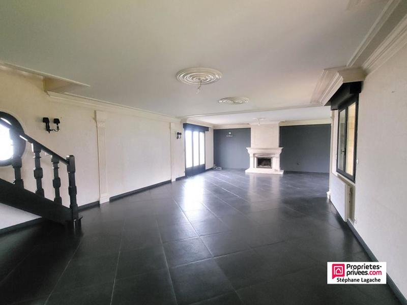 Maison - 255 m² - 8 pièces