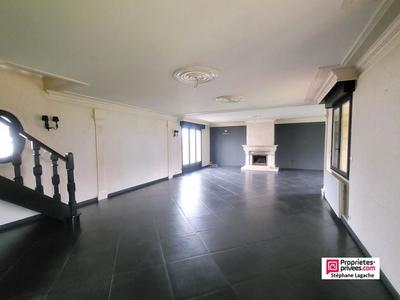 Maison - 255 m² - 8 pièces