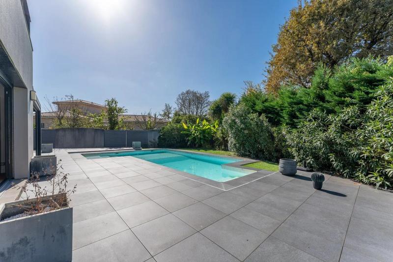 Maison - 180 m² - 7 pièces