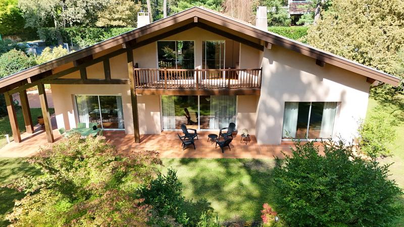 Maison d'architecte - 212 m² - 8 pièces