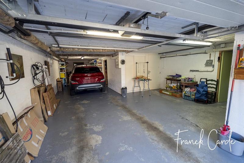 Maison - 225 m² - 8 pièces