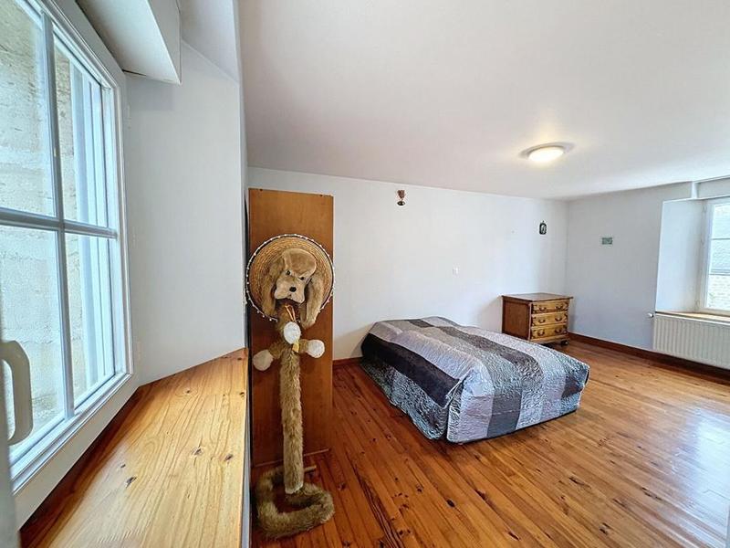 Propriété - 300 m² - 14 pièces