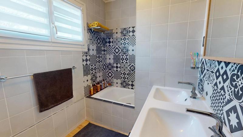 Maison - 202 m² - 7 pièces