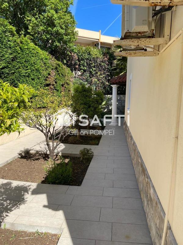 Villa - 232 m² - 6 pièces