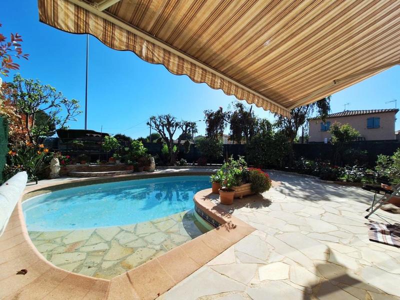 Villa - 184 m² - 6 pièces